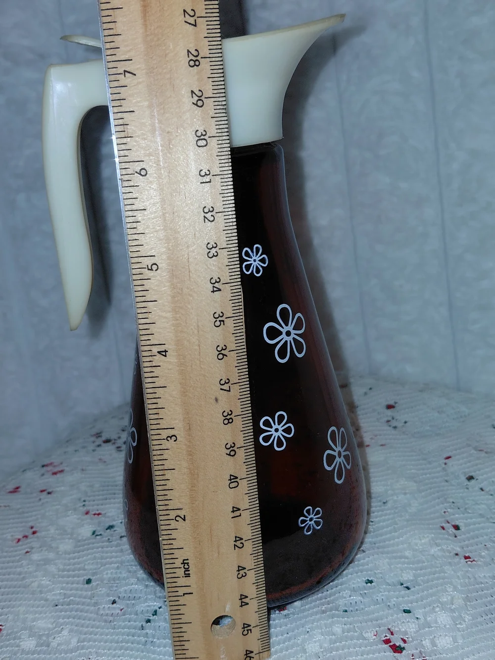 Vintage Thatcher Glass syrup dispenser W/DAISIES from the 1950s or 1960s.